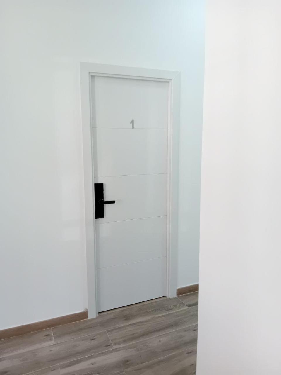 Smart Suite Madrid Luaran gambar