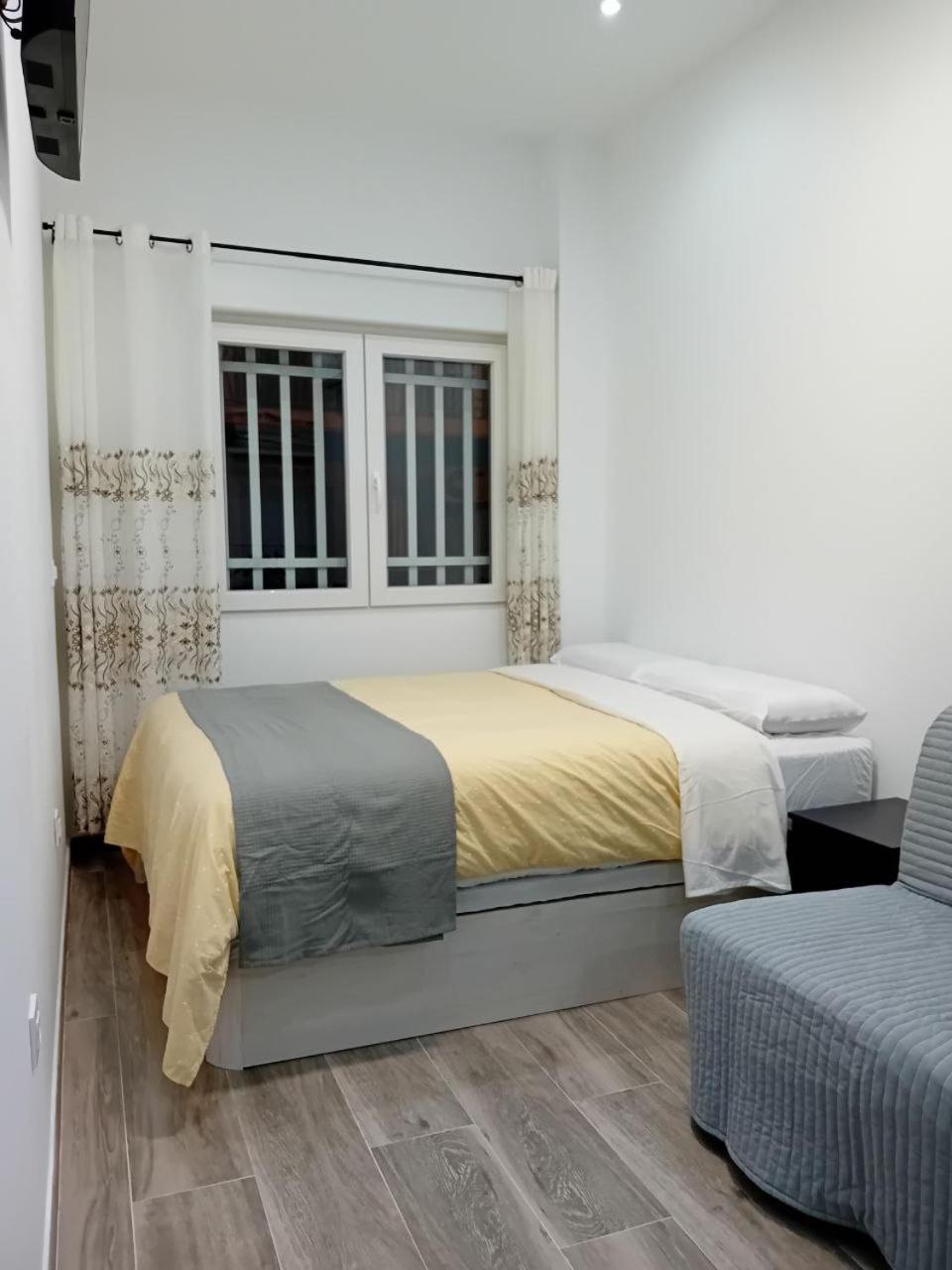 Smart Suite Madrid Luaran gambar